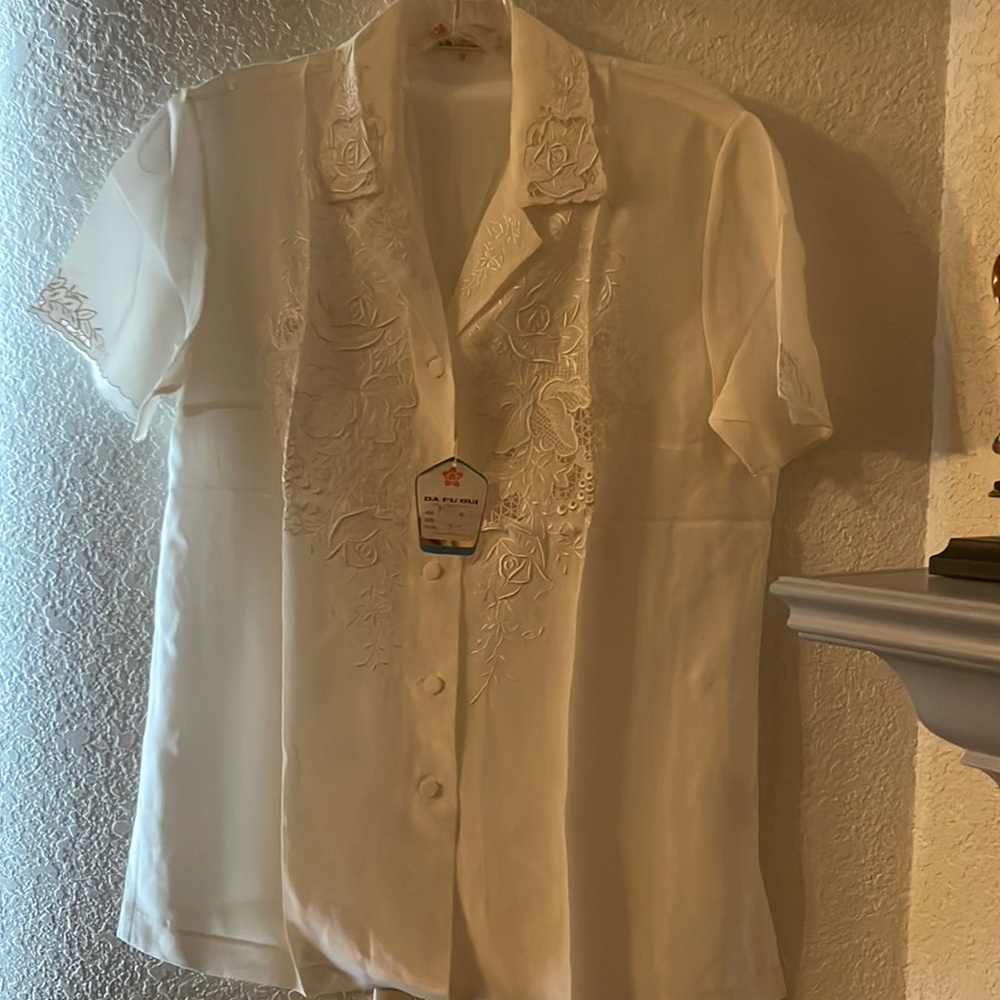 Vintage hand embroidered 100% silk women’s button front shirt.